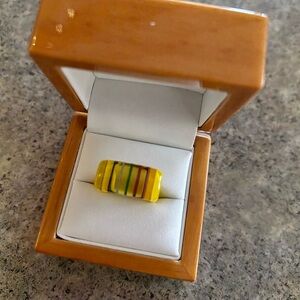 💍 Gorgeous Acrylic Statement Ring, Size 7 or 6 3/4, EUC